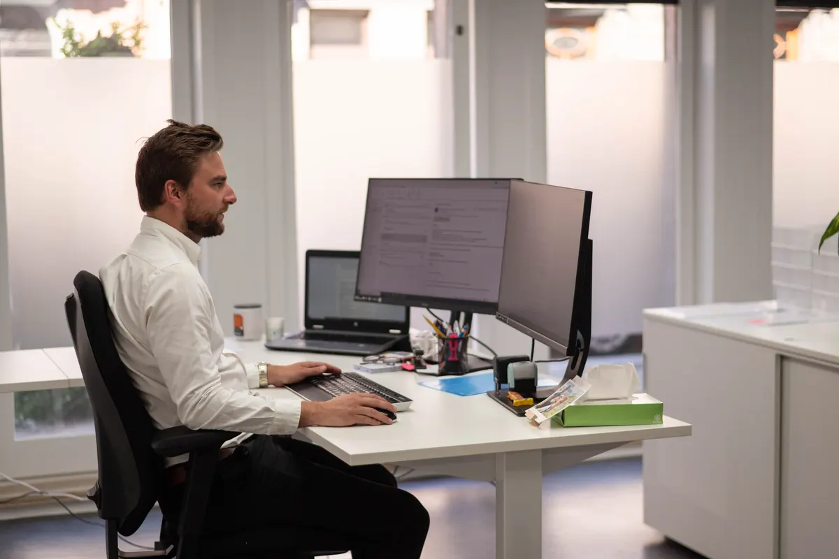Aan het werk op ons kantoor in Kortrijk