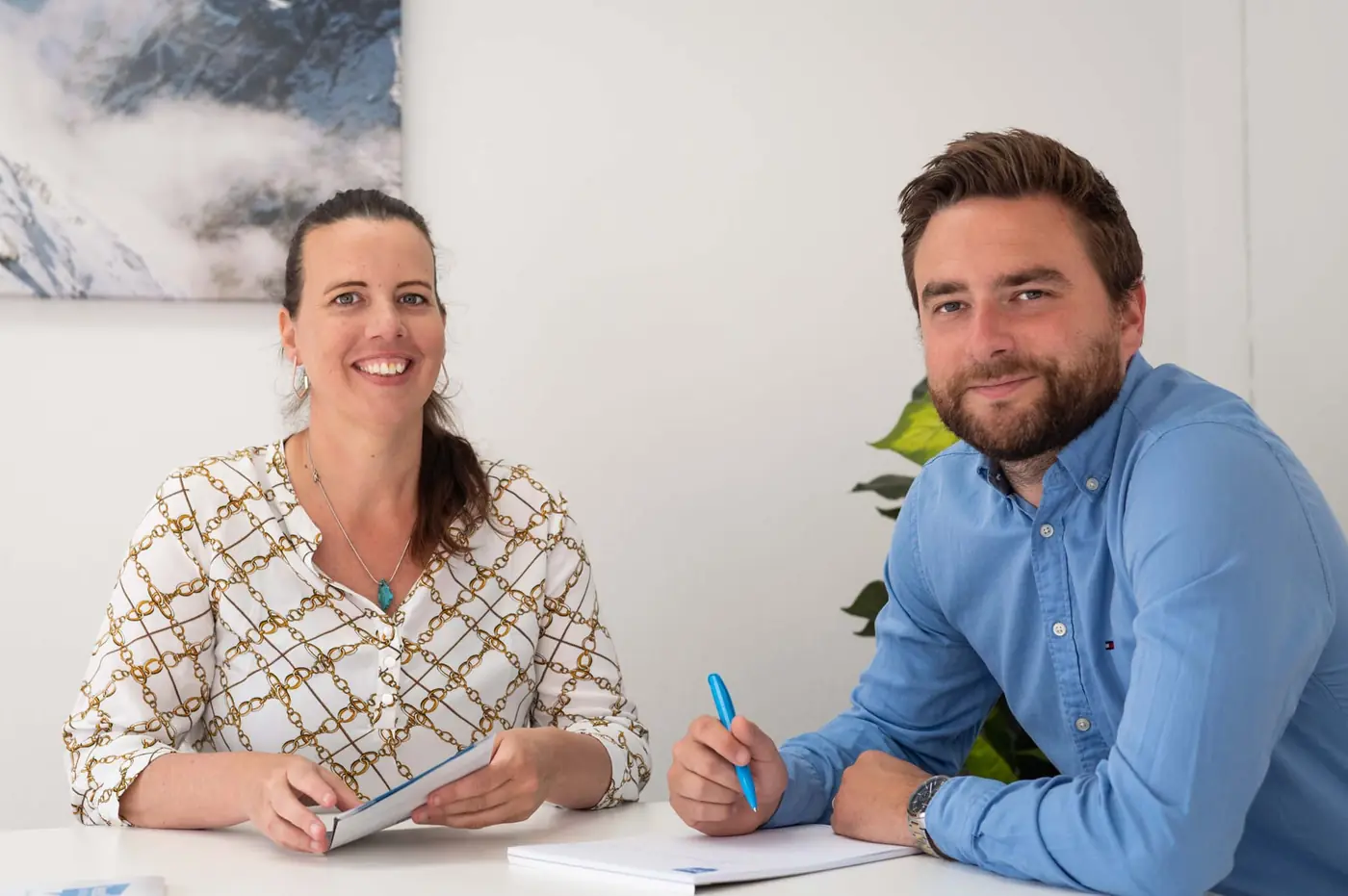 Twee specialisten bespreken een vereffeningsdossier