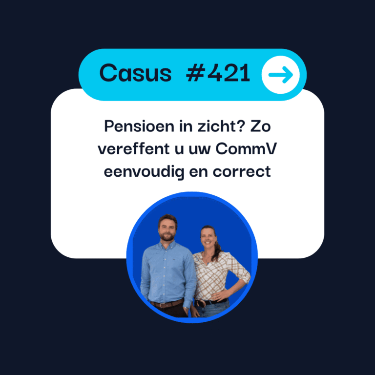 Een man en vrouw staan lachend voor een blauwe achtergrond. De tekst boven hen luidt: "Casus #421. Pensionering in zicht? Zo kunt u uw CommV vereffenen, eenvoudig en correct.